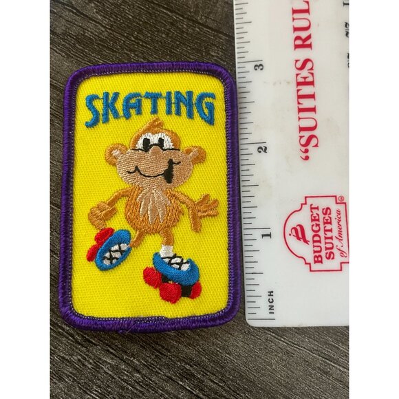 Boy Girl Roller SKATING Fun Patches Badges GUIDE SCOUT party Day Event Monkey - Picture 4 of 6